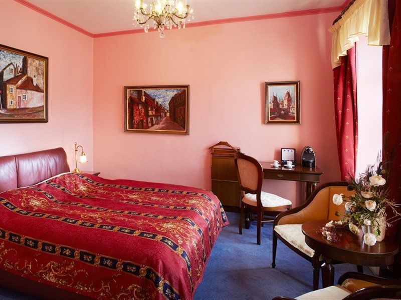 U Pava Hotel Прага Екстериор снимка